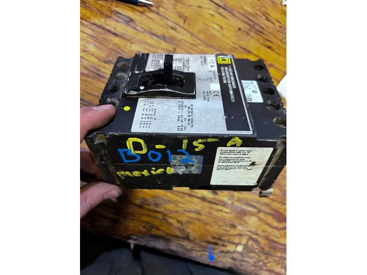 Square D 15A Electrical Breaker