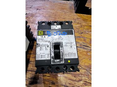 Used Square D 15A   Electrical Breaker